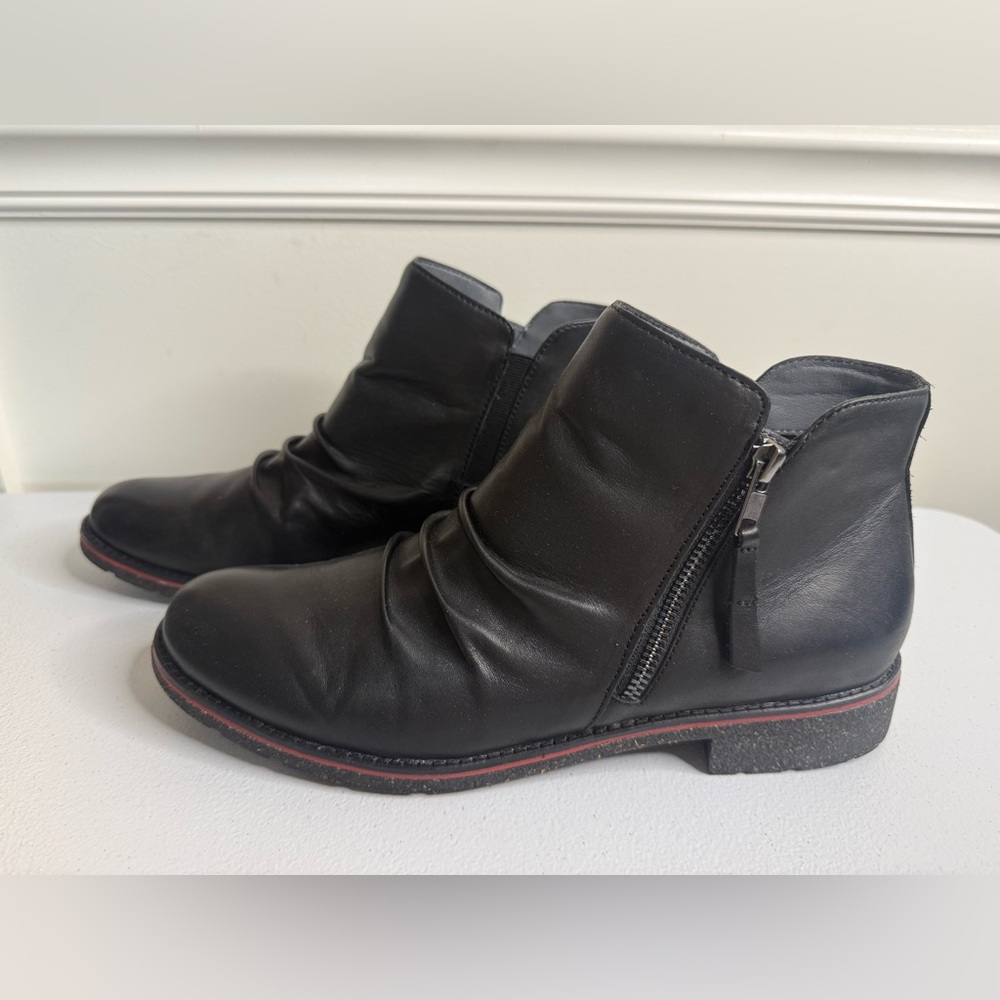 Women’s Aetrex Mila Black Ankle Boots with Zipper, size 42